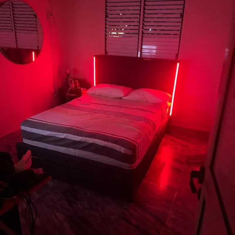 Cama con luces y gavetas