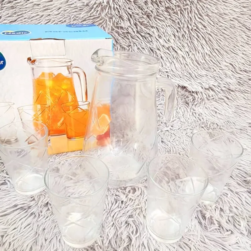 Jarra con 6 vasos de cristal