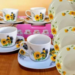 Juego de tazas para café con leche y platos hondos