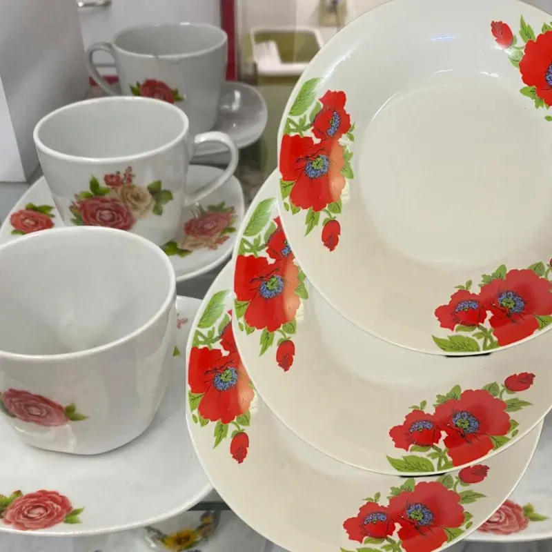 Juego de tazas para café con leche y platos hondos