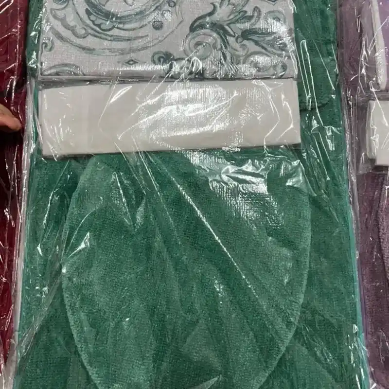 Juegos de alfombra y cortina para baño 