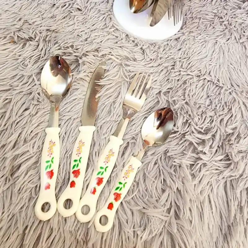 Juegos de cubiertos con base plástica