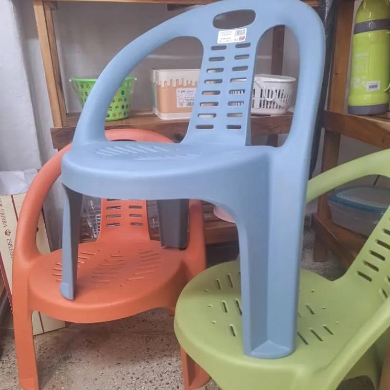 Sillas plasticas de niño