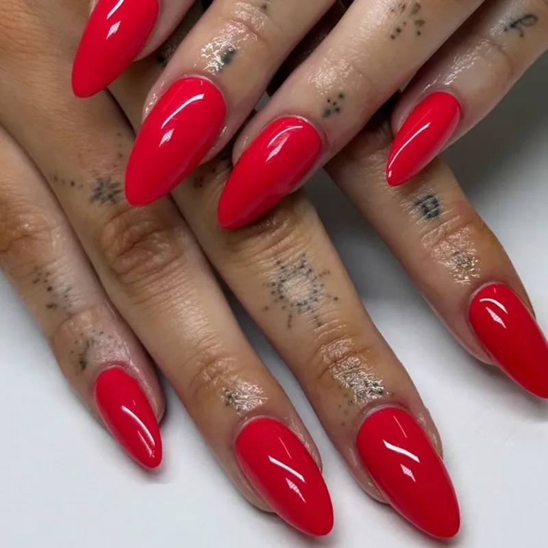 Esmalte DND 065 “Thai Chili Red”