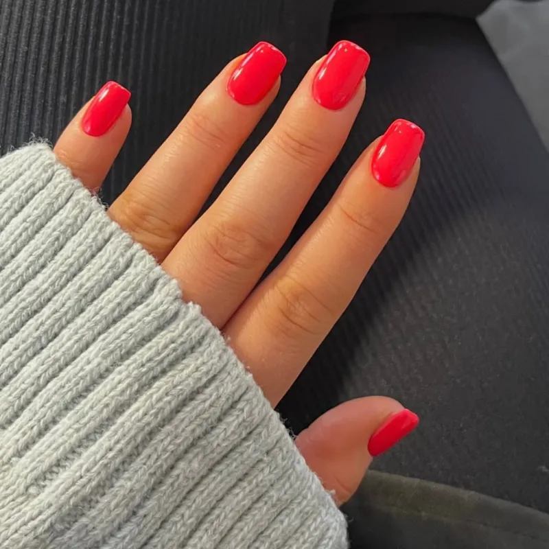 Esmalte DND 065 “Thai Chili Red”