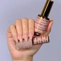 Esmalte DND 2457 “Cashmere”