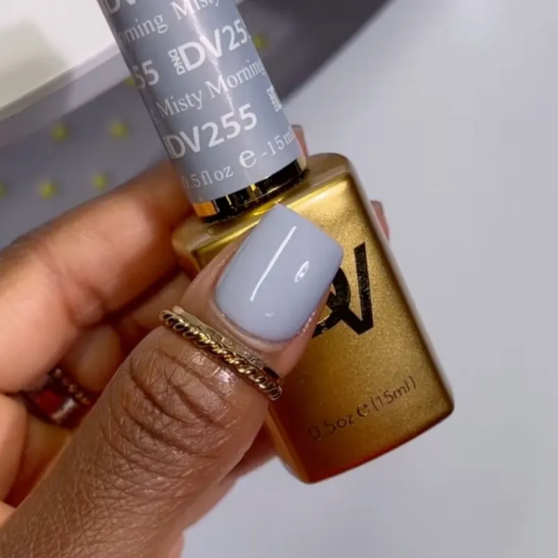 Esmalte DND 255 “Misty Morning”