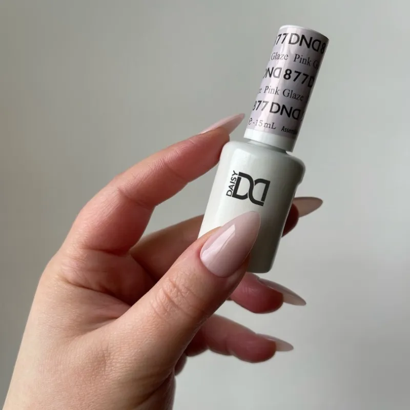 Esmalte DND 877 “Pink Glaze”
