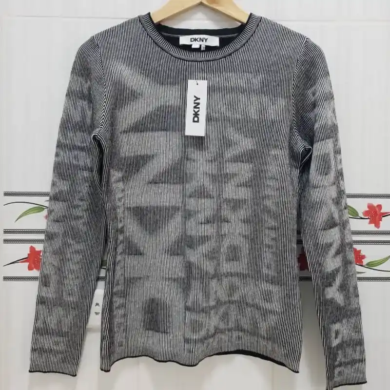 Enguatada Donna Karan New York 