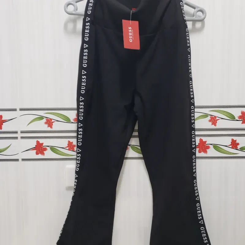 Leggins acampanados Guess