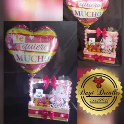 Caja de regalo con bombones luces de hadas peluche y globo