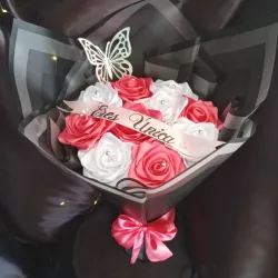 Ramo de 10 rosas medianas