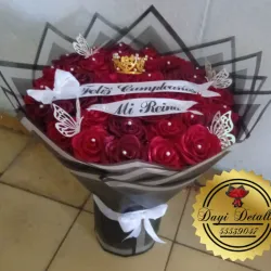 Ramo de 35 rosas Premium y luces de adas