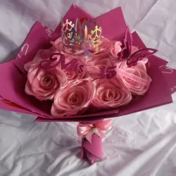 Ramo Fresas de 15 rosas medianas para 15 años