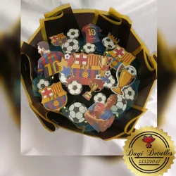 Ramo para caballero con figuras decorativas de fútbol y luz de adas