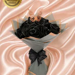 Ramo Perla negra de 7 rosas medianas
