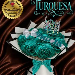 Ramo Turquesa de 15 rosas medianas para 15 años con luz de adas