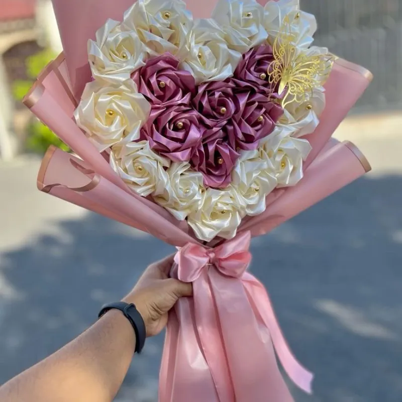 Ramo de 20 rosas en forma de corazón 