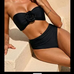 Bikini negro alto con flor