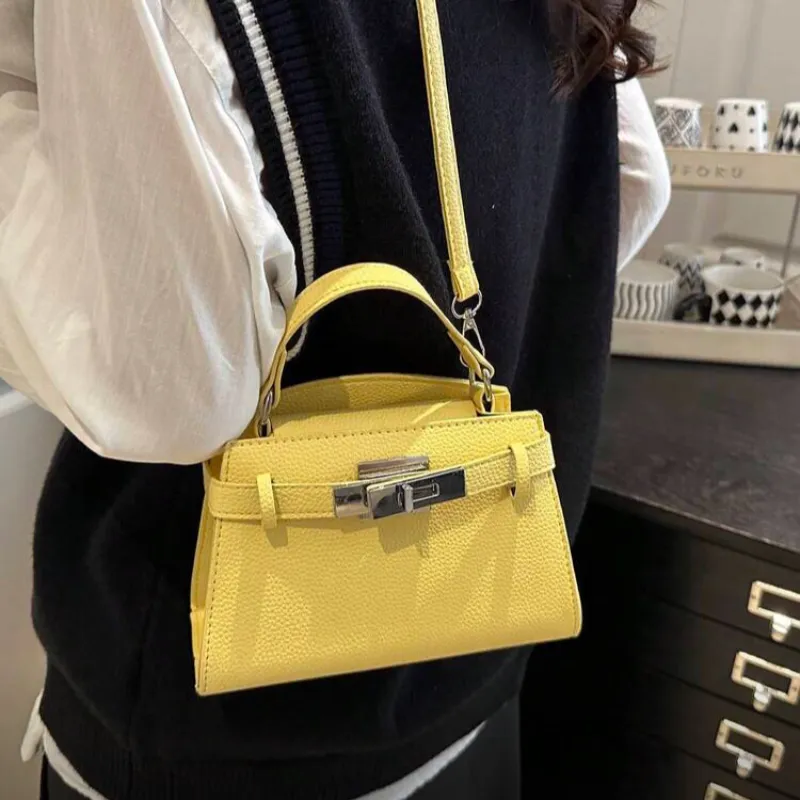 Bolso amarillo elegante