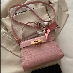 Bolso rosa estampado cocodrilo