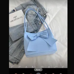 Cartera azul con lazo