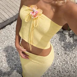 Conjunto amarillo con flor