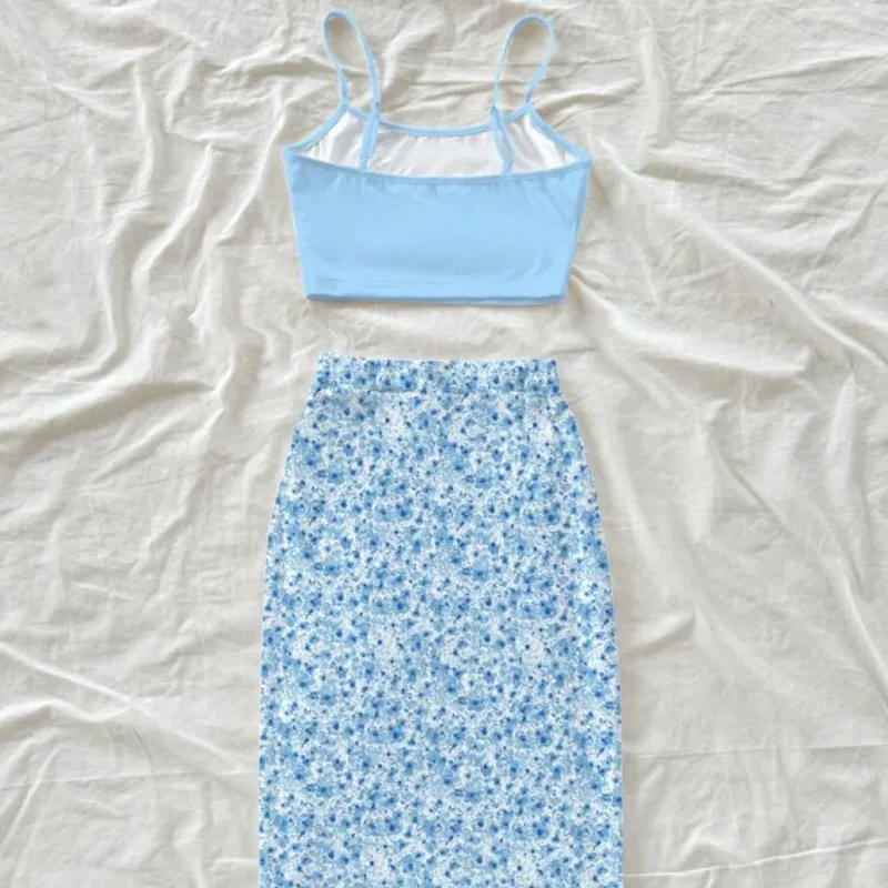 Conjunto azul saya floreada