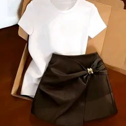 Conjunto con saya vinil marrón