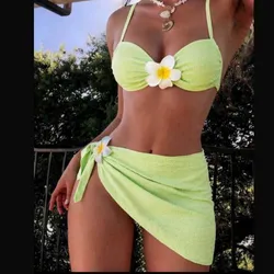Conjunto de bikini verde menta con flor