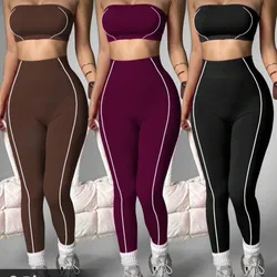Conjunto deportivo con líneas blancas
