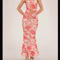 Conjunto floreado rosado
