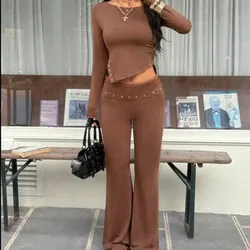 Conjunto marrón de camiseta asimétrica