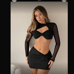 Conjunto negro con mangas transparentes