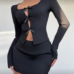 Conjunto negro de top mangas largas y lazos