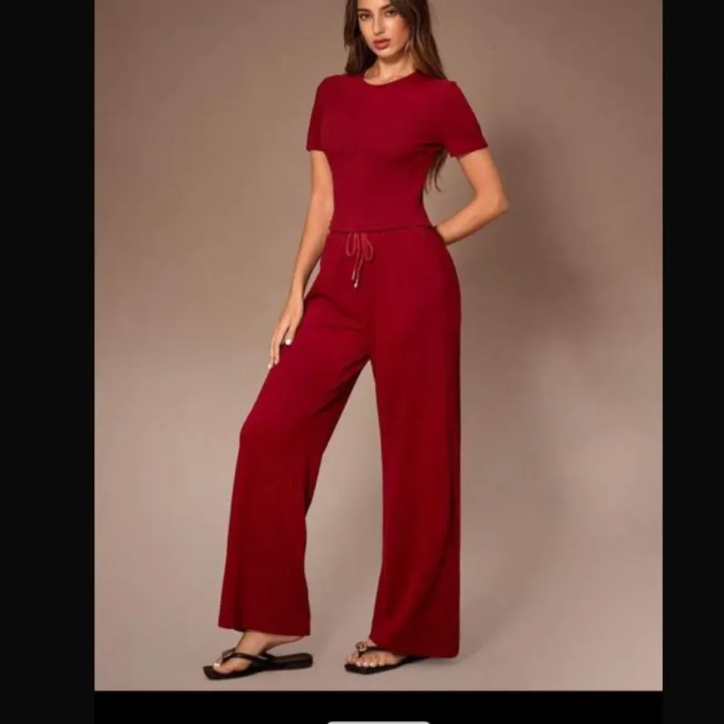 Conjunto rojo burdeos