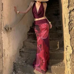 Conjunto rojo vino top sin espalda y saya floreada