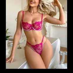 Lencería rosa fucsia con perlas