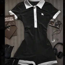 Mono blanco y negro polo