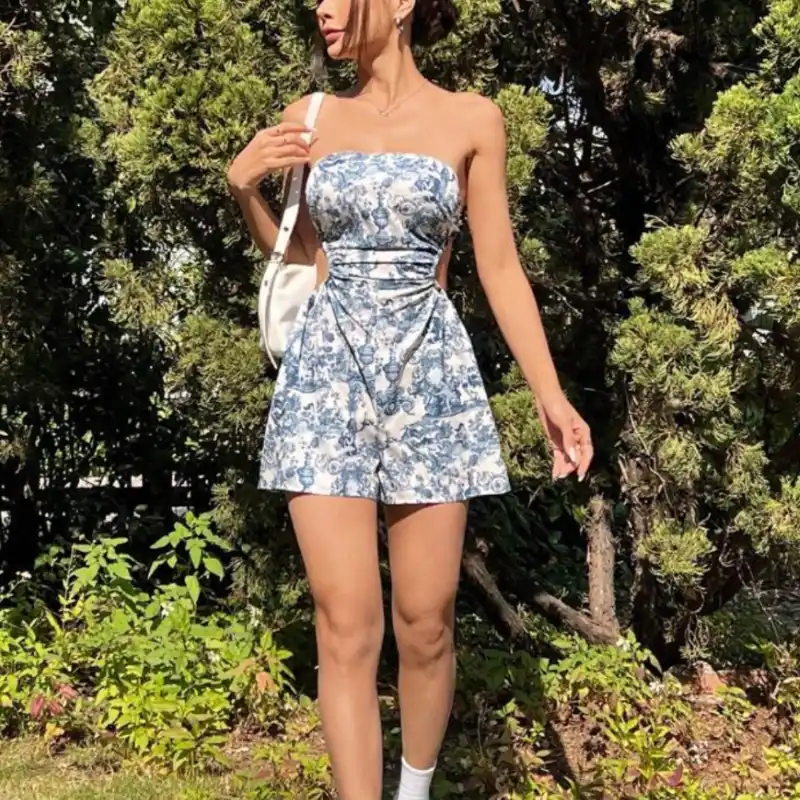 Mono con estampado de ángeles