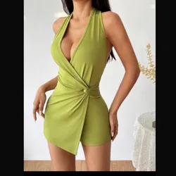 Mono verde con detalle de nudo