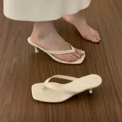 Sandalias blancas de mini tacón