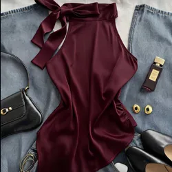 Tops burdeos con lazo en cuello