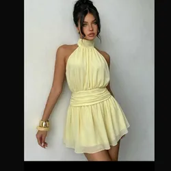 Vestido amarillo al cuello