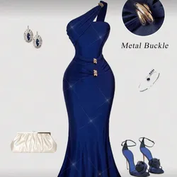 Vestido azul marino con brillo de un solo hombro