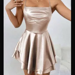 Vestido beige brilloso