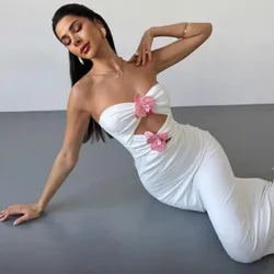 Vestido blanco 2 flores rosa