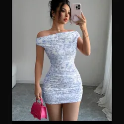 Vestido blanco con flores azul