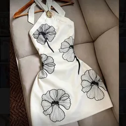 Vestido blanco con flores grandes negras
