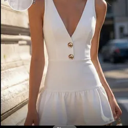 Vestido blanco cuello v y botones